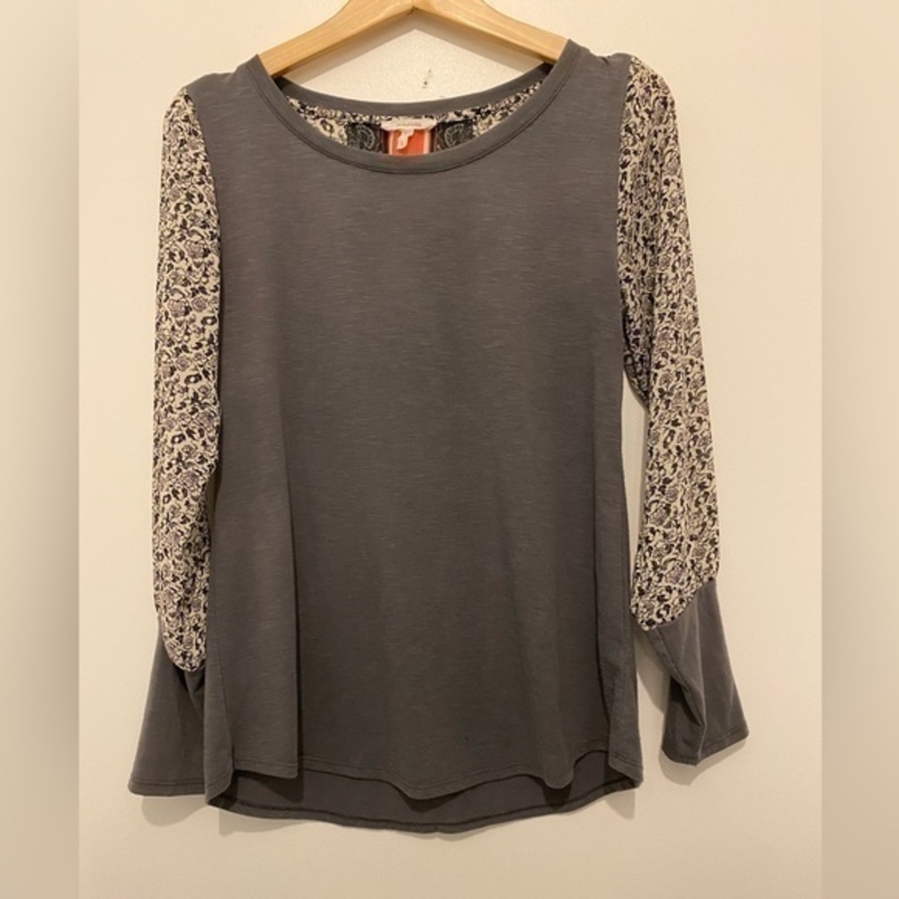 Maurices Small Gray top with super cute designs long sleeve